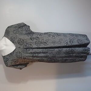 J JILL black and white floral print V-neck casual dress.  Country dress. SMALL